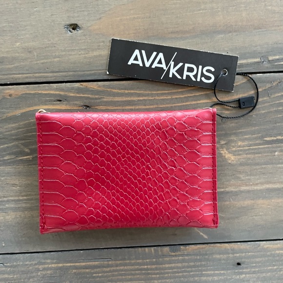 Ava Kris Small Crossbody card purse with chain. New with tags. - Picture 2 of 3
